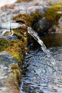 Brunnen Wasser