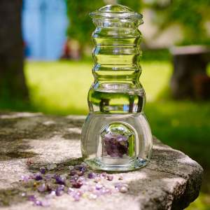 CADUS Mundgeblasener Wasserkrug mit Edelsteinfach und...
