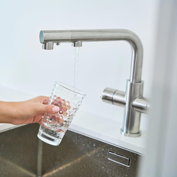 CALABRO 3-Wege-Wasserhahn aus glänzendem Edelstahl mit ausziehbarer Brause