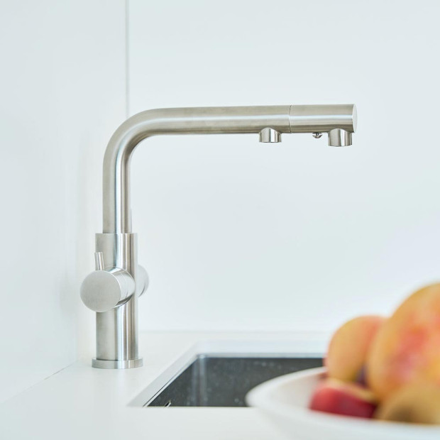 CALABRO 3-Wege-Wasserhahn aus glänzendem Edelstahl mit ausziehbarer Brause
